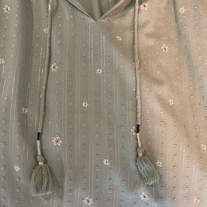 Women’s long sleeve. 👚